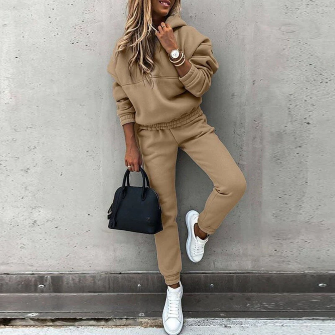 Zarina | Conjunto de invierno con sudadera y joggers para mujer