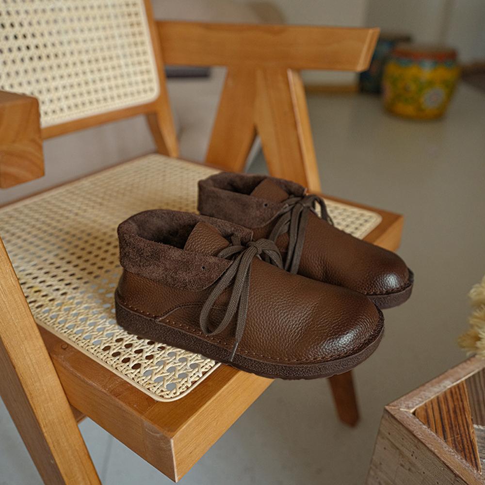 Raquel -  Botas cruzadas: un toque acogedor para la comodidad diaria
