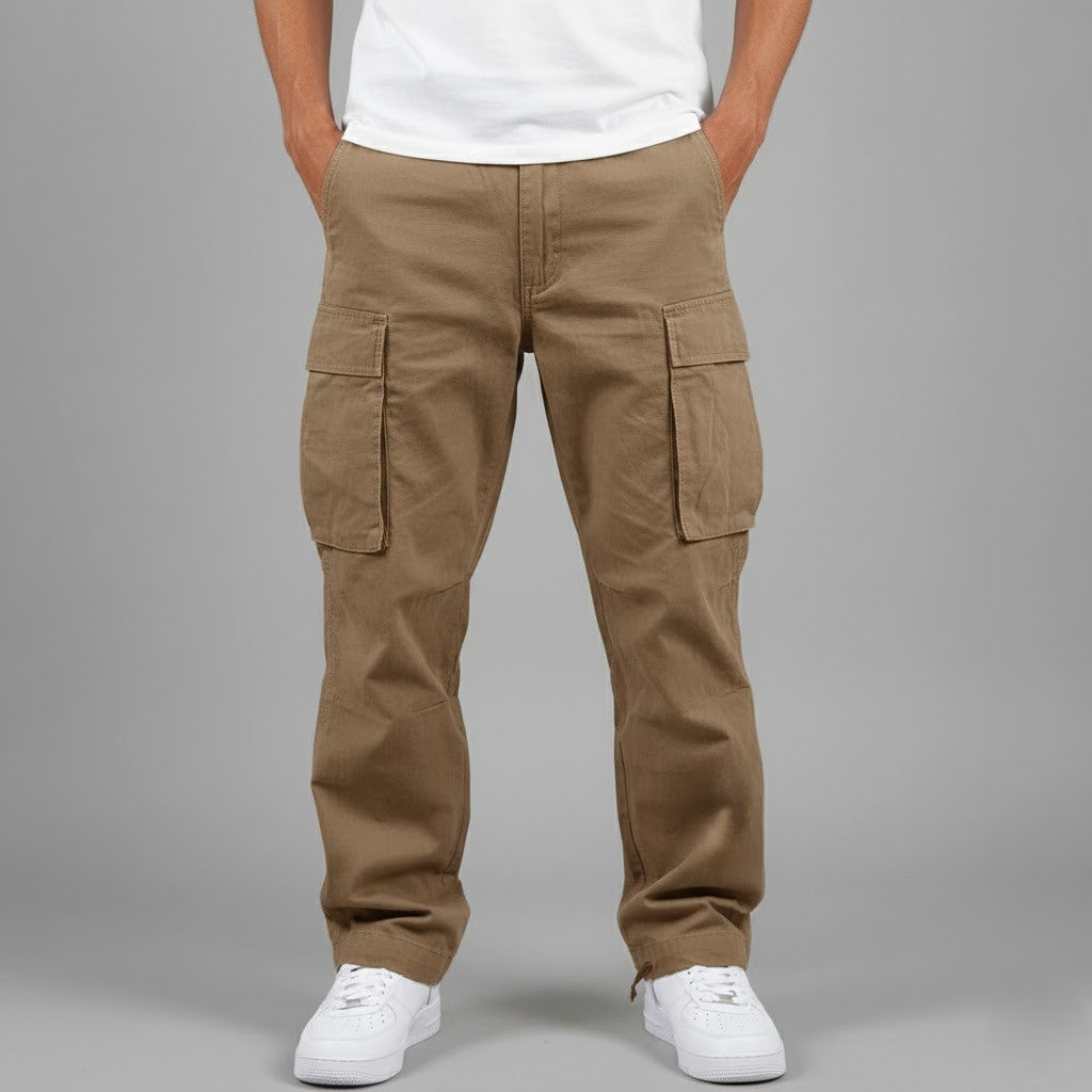 Pantalones cargo de corte relajado con bolsillos laterales